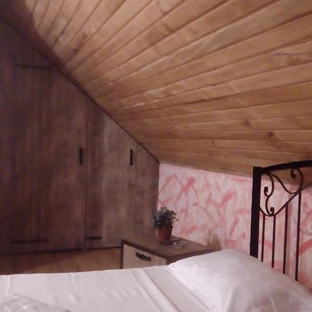 Hotel Isani Tiflis Habitación foto