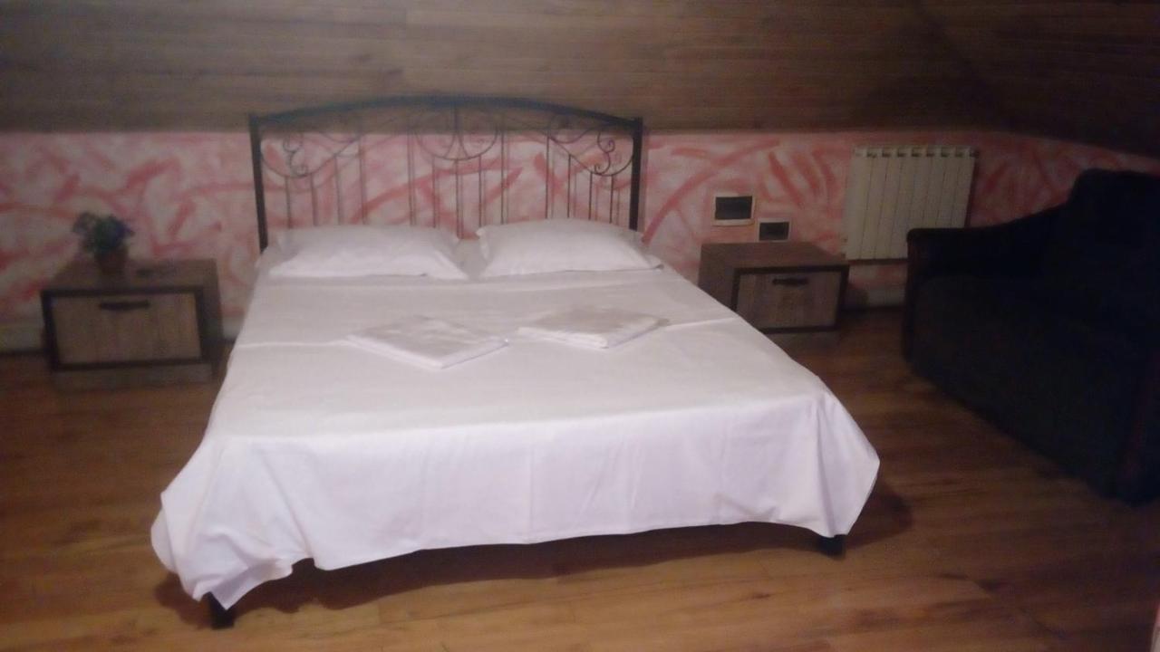 Hotel Isani Tiflis Exterior foto