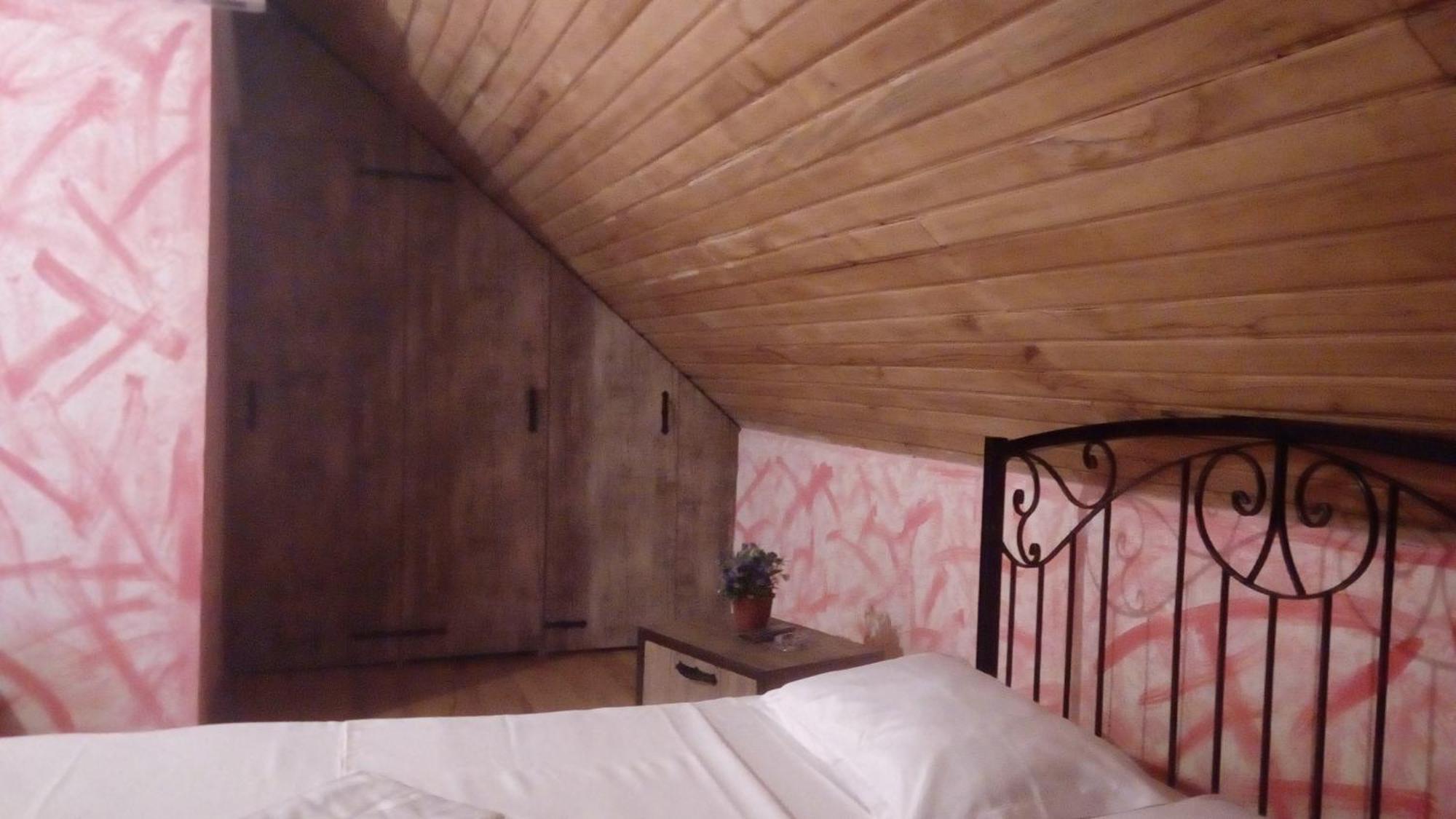 Hotel Isani Tiflis Habitación foto