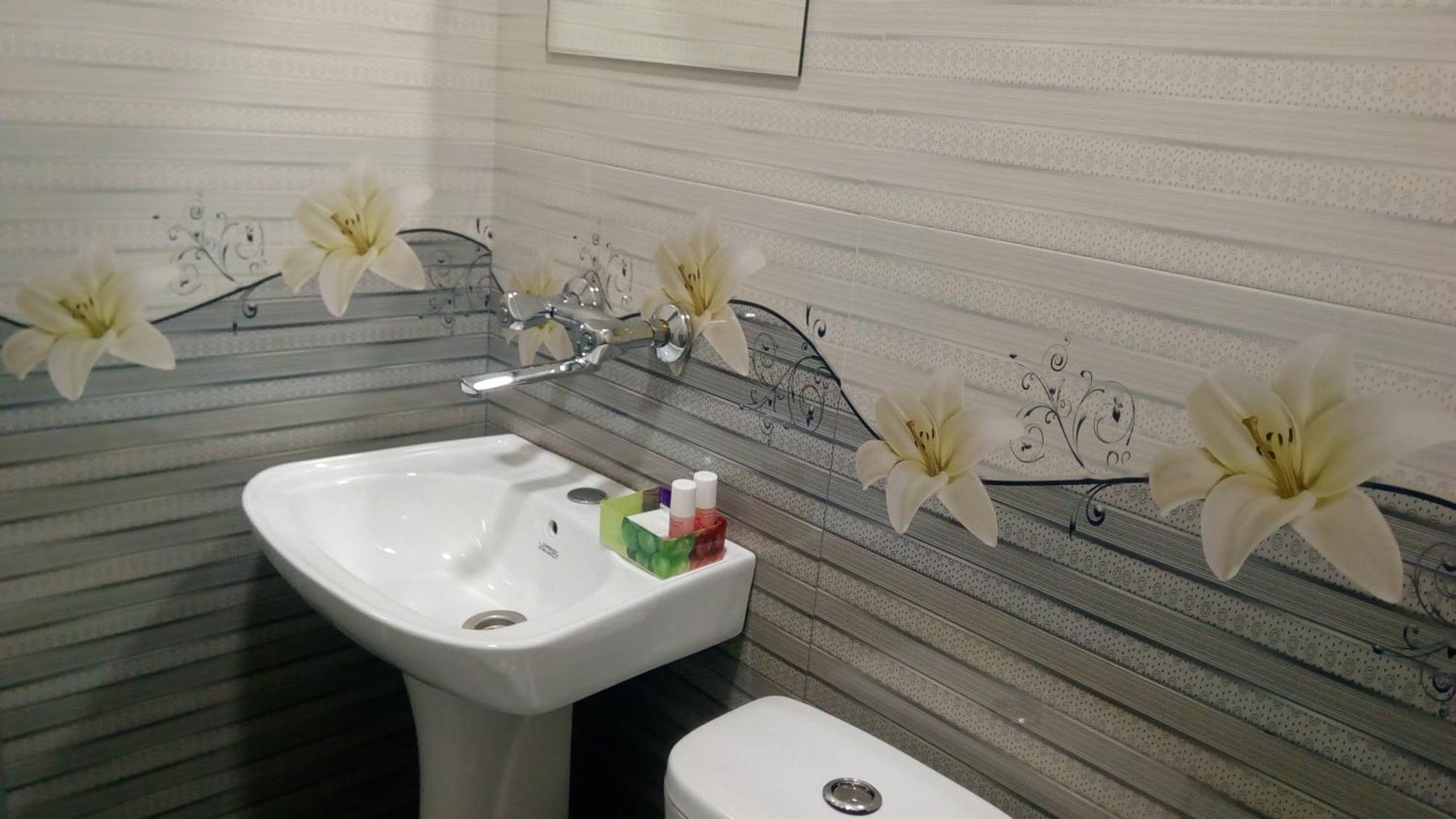 Hotel Isani Tiflis Habitación foto