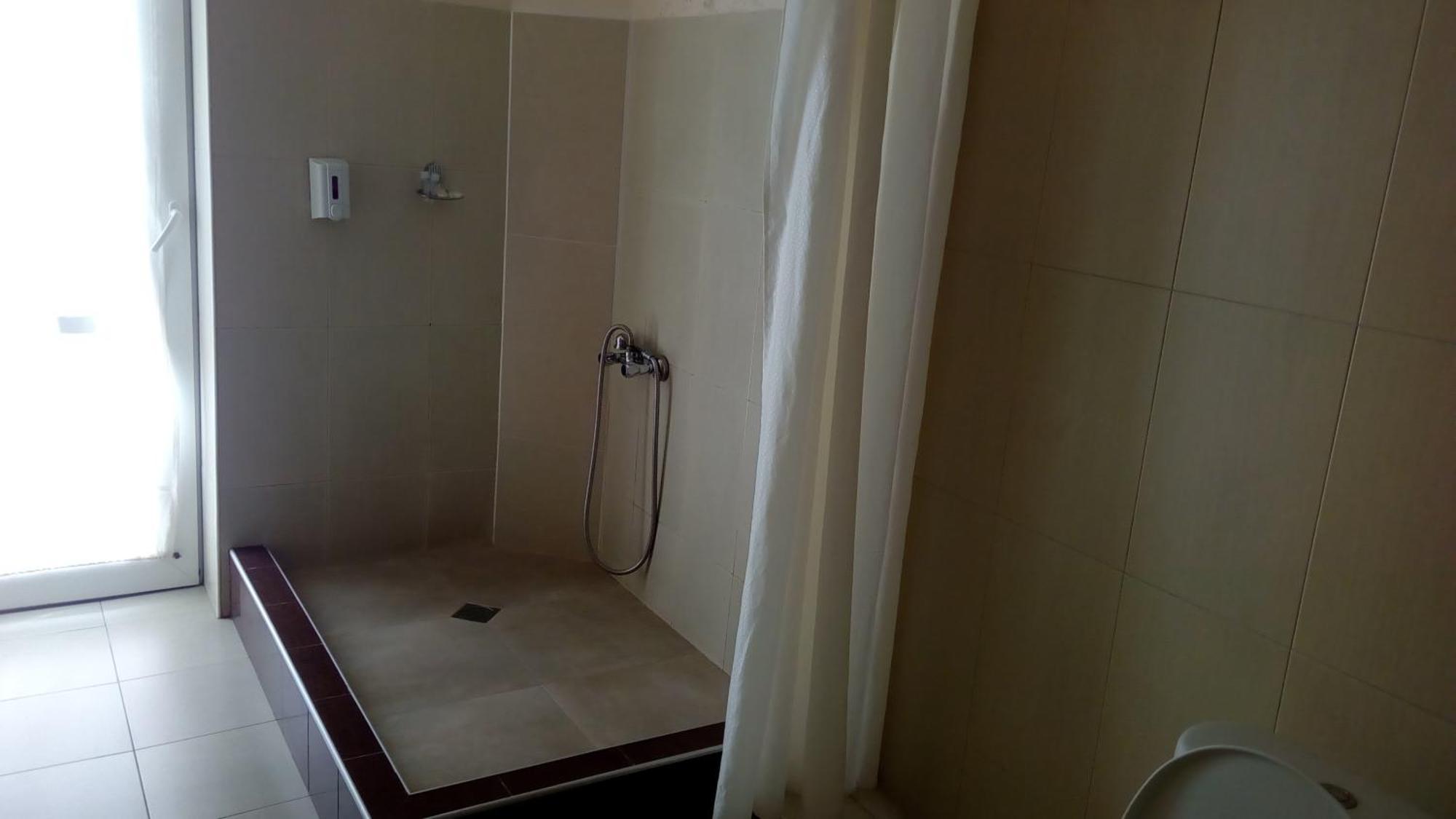 Hotel Isani Tiflis Habitación foto