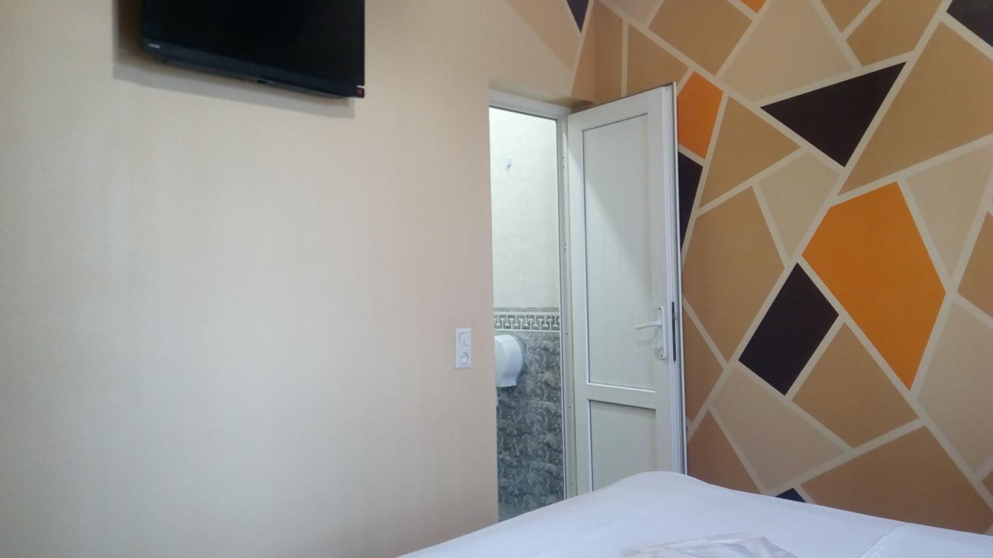 Hotel Isani Tiflis Habitación foto