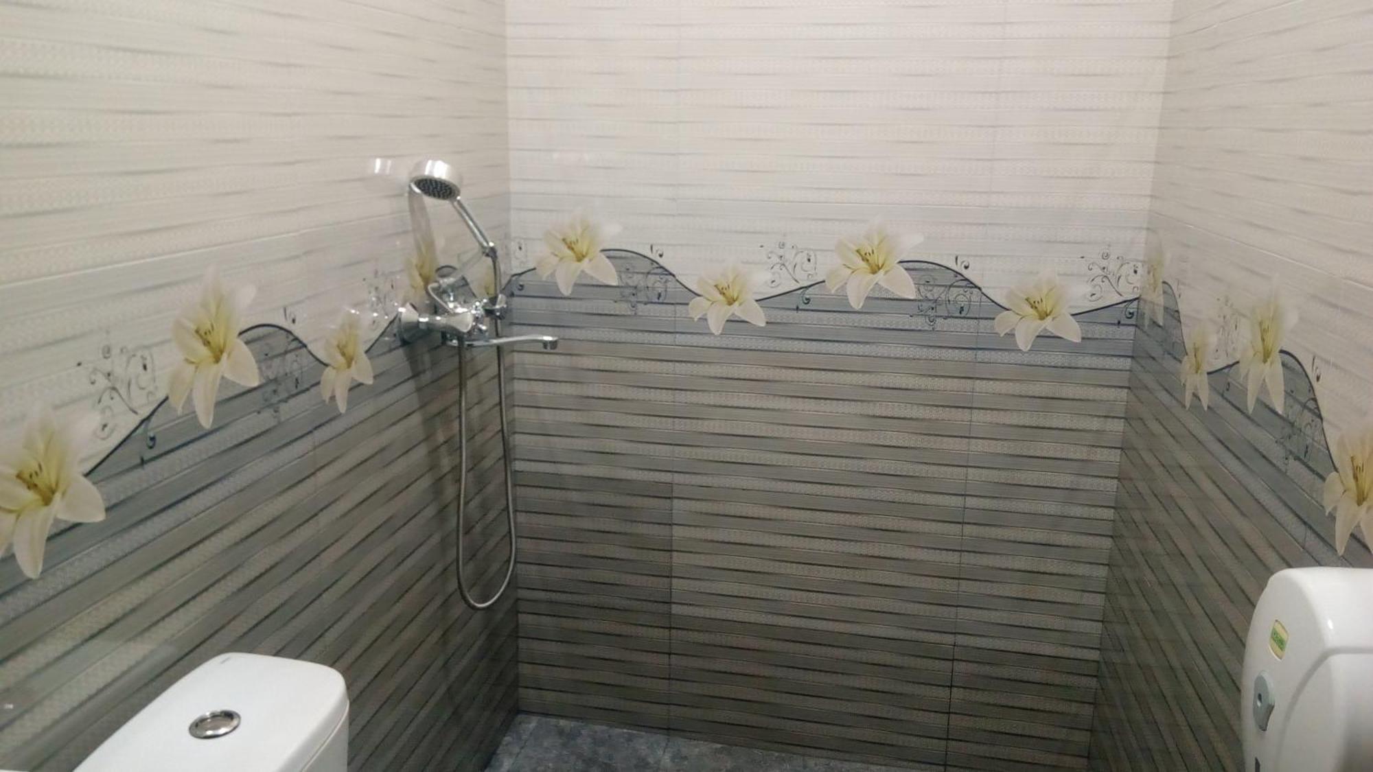 Hotel Isani Tiflis Habitación foto