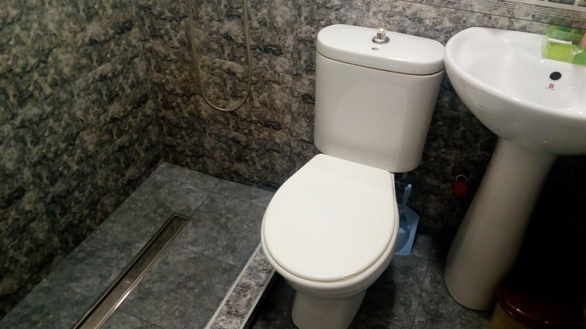 Hotel Isani Tiflis Habitación foto