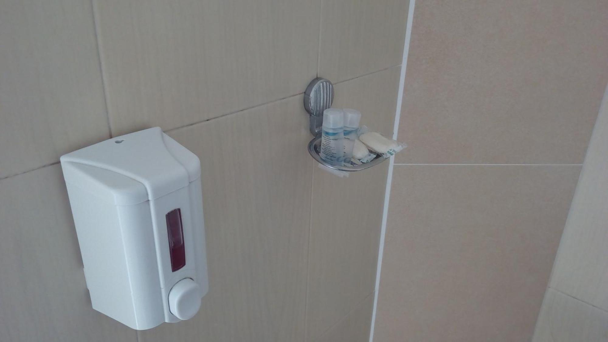 Hotel Isani Tiflis Habitación foto