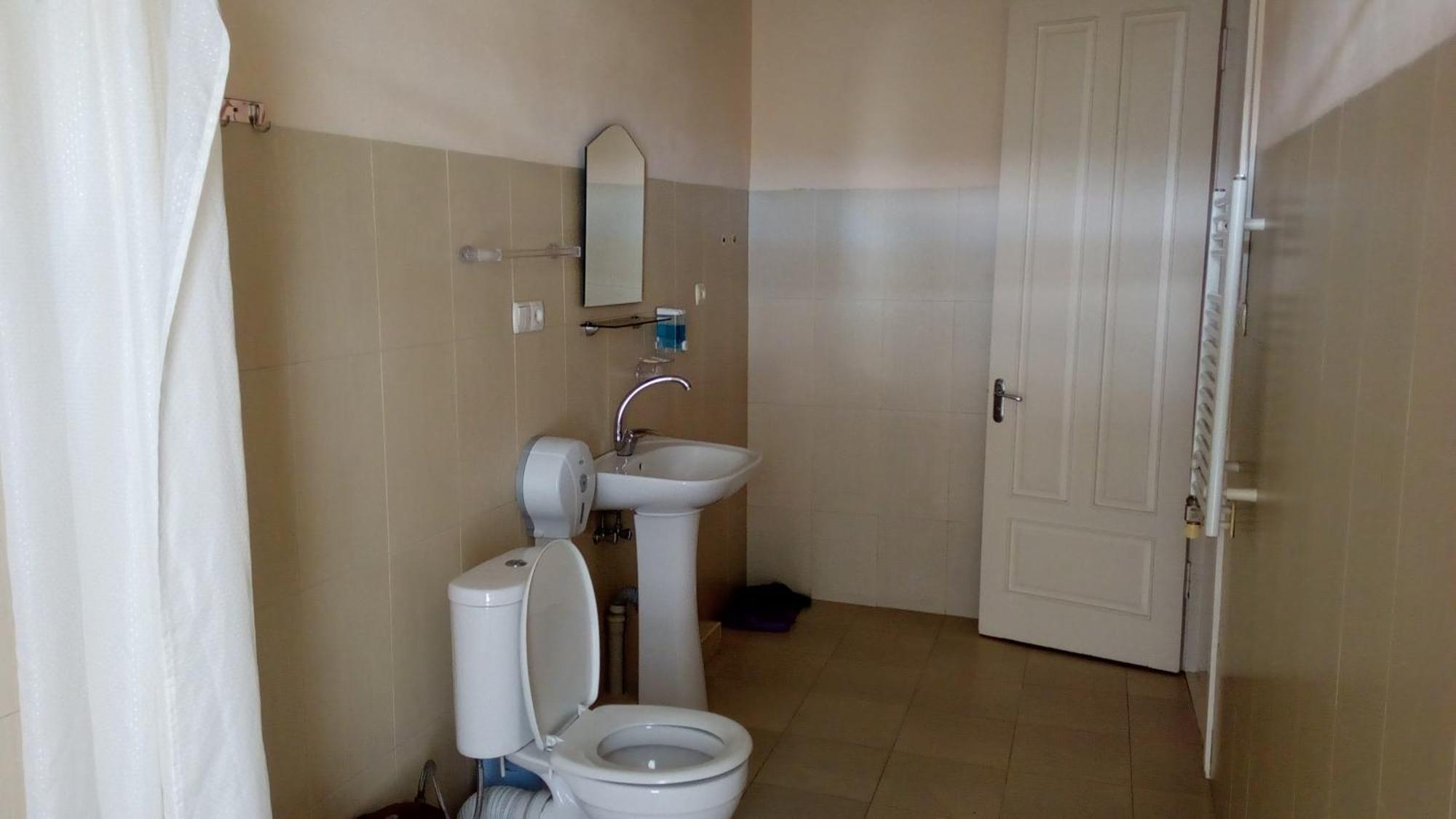 Hotel Isani Tiflis Habitación foto